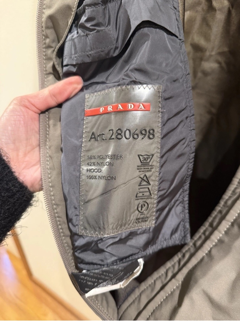 Prada gore tex jacket Coat Size 44 Women’s - Picture 2 of 4